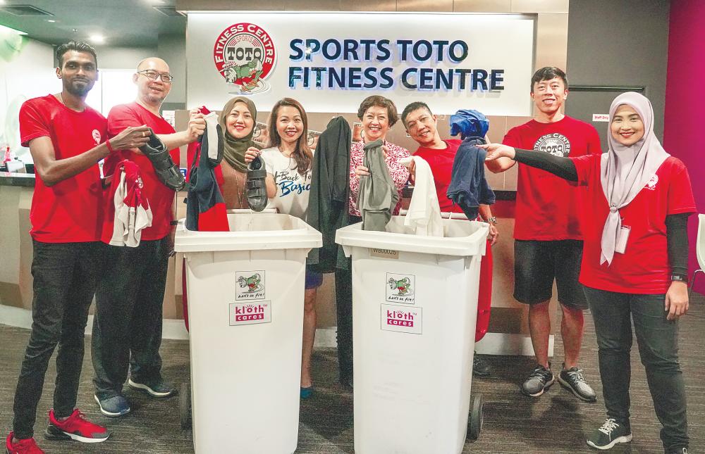 Third from left: Sarah, Suzy and Chan with the team from Sports Toto Fitness Centre for Berjaya Times Square. - Sunpix by Mohd Amirul Syafiq Mohd Din
