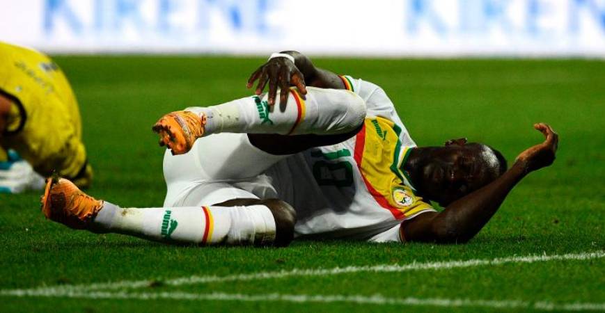 Senegal’s forward Sadio Mane (right) reacts on the ground during the friendly match against Bolivia in Orleans, France on Sept 24, 2022. – AFPPIX/FILEPIX