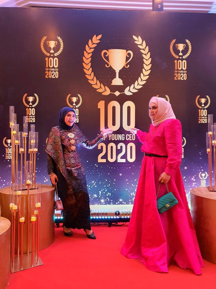 MSU’s entrepreneurs alumnus ... Noorizlea ( left) and Noorizraina Mohd Izham , founder of Sugar Gold Group Sdn. Bhd is recognised as one of Malaysia’s Top Young CEOs