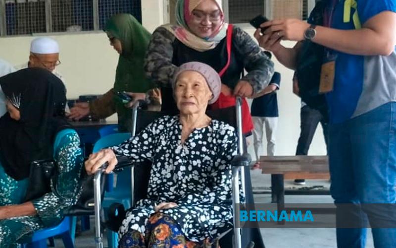 Senior citizen says being wheelchair-bound isn’t an excuse to miss out on voting