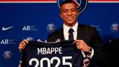 Paris Saint-Germain’s French forward Kylian Mbappe poses with a jersey at the end of a press conference at the Parc des Princes stadium in Paris on May 23, 2022, two days after the club won the Ligue 1 title for a record-equalling tenth time and its superstar striker Mbappe chose to sign a new contract until 2025 at PSG rather than join Real Madrid. AFPPIX