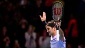 TOPSHOT - Switzerland's Roger Federer celebrates his three set victory over Croatia's Marin Cilic in their men's singles round-robin match on day five of the ATP World Tour Finals tennis tournament at the O2 Arena in London on November 16, 2017. - AFPPIX