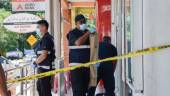 TANAH MERAH, 18 Mei -- Anggota Pasukan Forensik Polis Diraja Malaysia Kelantan melakukan siasatan di hadapan perkarangan sebuah bank berikutan satu kejadian kecurian pada mesin wang pengeluaran automatik (ATM) dengan menggunakan mesin pencanai (grinding machine) awal pagi tadi. fotoBERNAMA