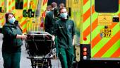 FILE PHOTO: Health workers move equipment between ambulances outside of the Royal London Hospital, amid the coronavirus disease (COVID-19) pandemic in London, Britain, January 7, 2022. REUTERSpix