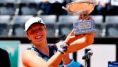 Poland’s Iga Swiatek poses with the winner’s trophy after defeating Tunisia’s Ons Jabeur to win the final of the Women’s WTA Rome Open tennis tournament on May 15, 2022 at Foro Italico in Rome. AFPPIX
