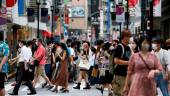 People walk at a crossing in Shibuya shopping area, amid the coronavirus disease (Covid-19) pandemic, in Tokyo, Japan August 7, 2021. REUTERSPIX