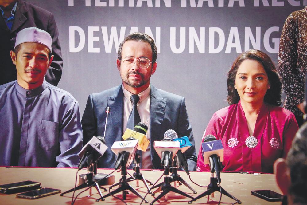 $!A scene from Daulat, a political thriller starring Tony Eusoff (centre) and Vanidah Imran (right). – Lacuna Pictures