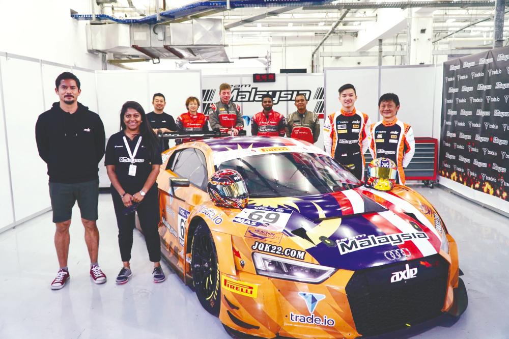 $!Yoong and Belinda Xavier of Axle Motosport with Team Malaysia drivers Mitchell Cheah and Zen Low at the Bahrain International Circuit in 2018. – Courtesy of Axle Motorsport