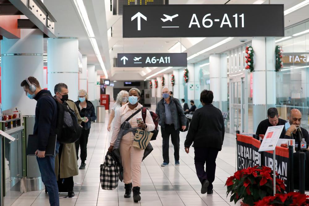 United States-bound passengers walk in Toronto Pearson Airport's Terminal 3, days before new coronavirus disease (COVID-19) testing protocols to enter the U.S. come into effect, in Toronto, Ontario, Canada December 3, 2021. REUTERSpix