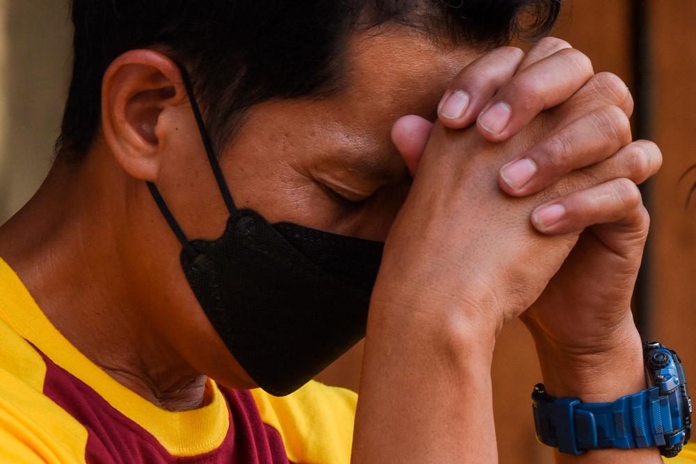 A devotee prays near the Quaipo Church, as Philippine authorities cancel the annual ‘Black Nazarene’ procession amid rise of coronavirus disease (COVID-19) cases, in Manila, Philippines, January 9, 2022. REUTERSPIX
