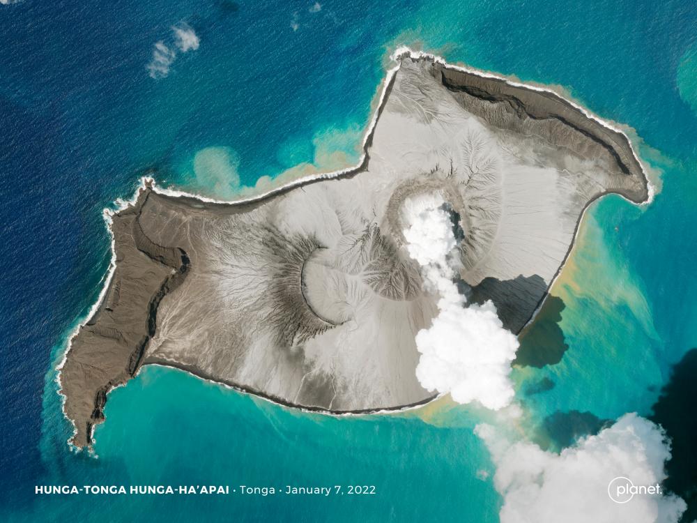 A Planet SkySat image shows a plume of smoke rising from the underwater volcano Hunga Tonga-Hunga Ha’apai days before its eruption on January 15, in Hunga Tonga-Hunga Ha’apai, Tonga, January 07, 2022. REUTERSPIX
