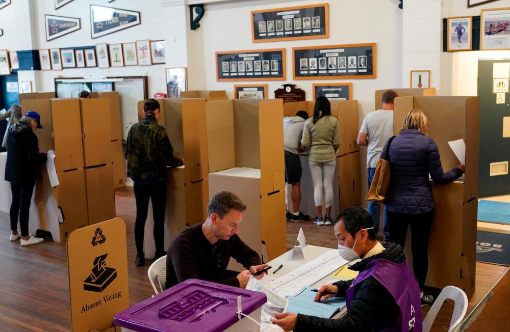 Voters cast their ballots on the day of the national election, at a Bondi Beach polling station in Sydney, Australia/REUTERSPix