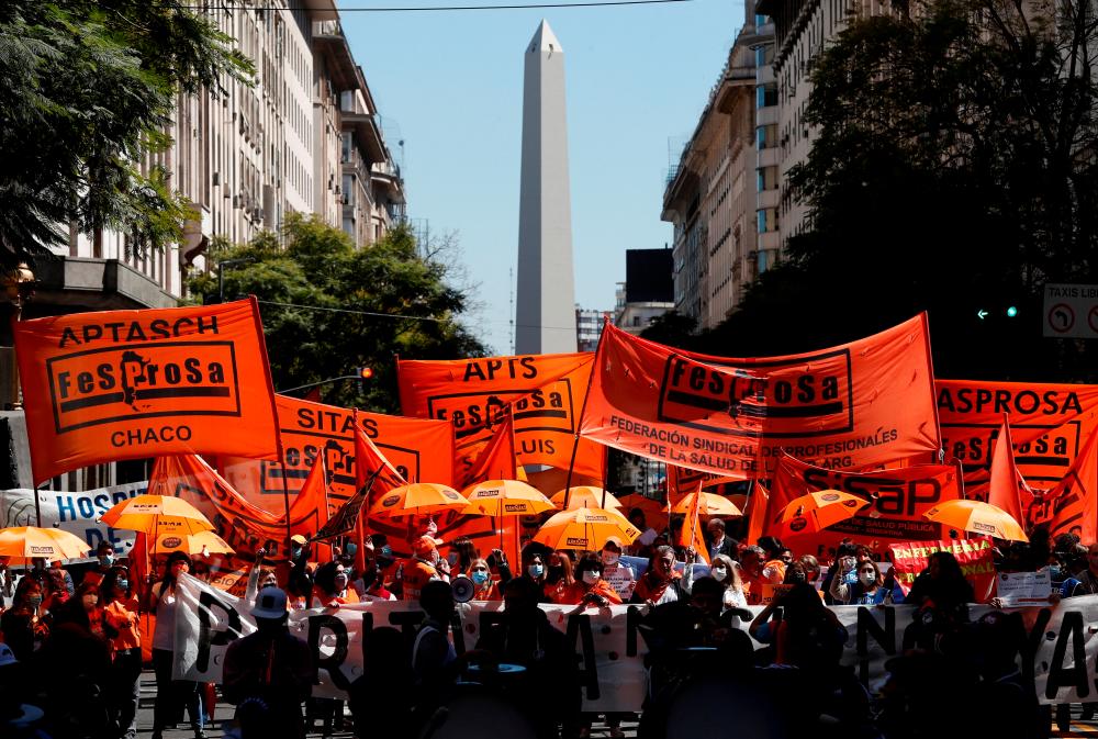 FILE PHOTO: Demonstrators protest against Argentine President Alberto Fernandez’s administration and the IMF agreement amid a severe crisis of the economy, at the Obelisk, in Buenos Aires, Argentina September 21, 2021. REUTERSpix