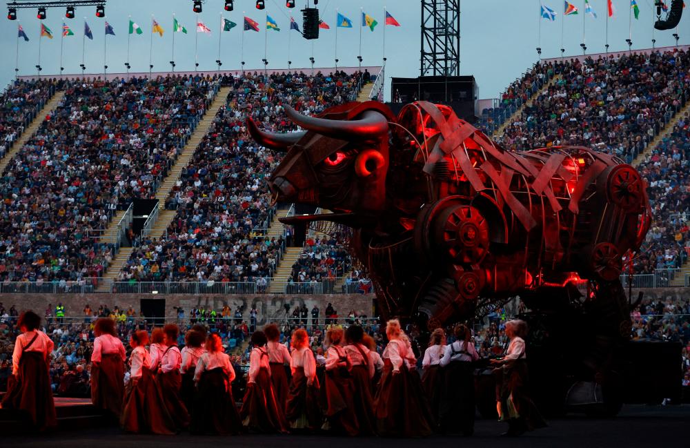 General view of the raging bull during the opening ceremony/REUTERSPix