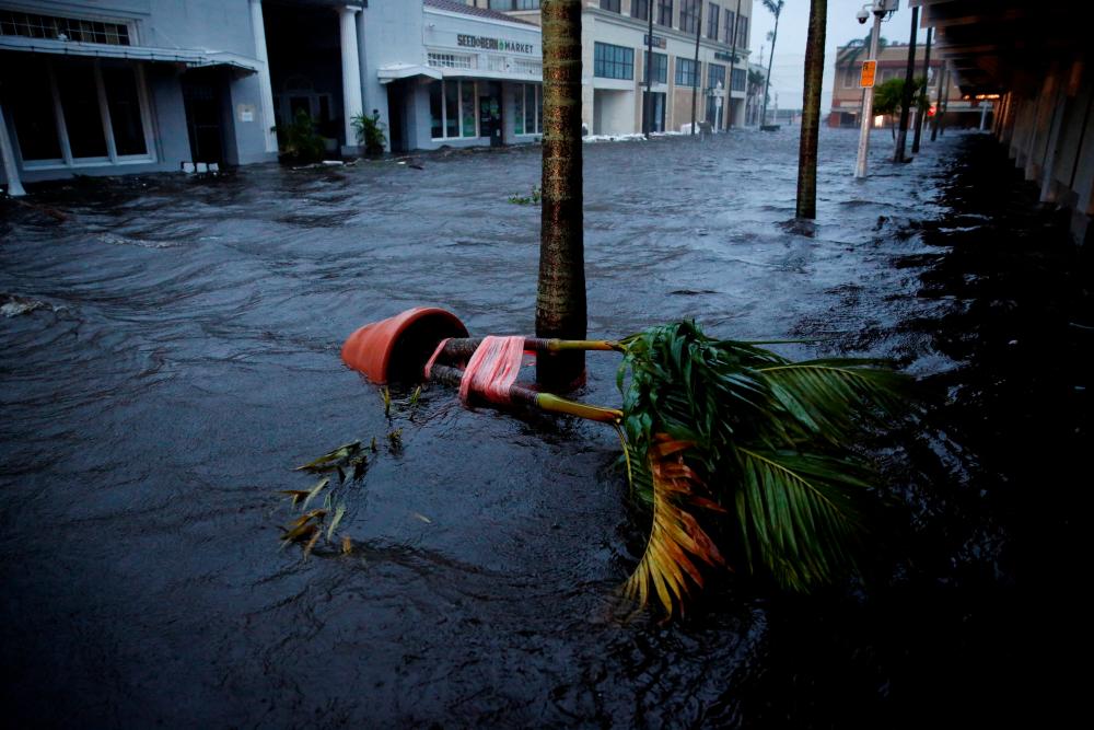A flooded street is seen in downtown as Hurricane Ian makes landfall in southwestern Florida, in Fort Myers, Florida, U.S. September 28, 2022. - REUTERSPIX