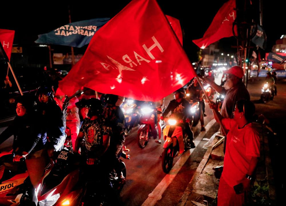 GE15 ends in hung Parliament, without clear winner