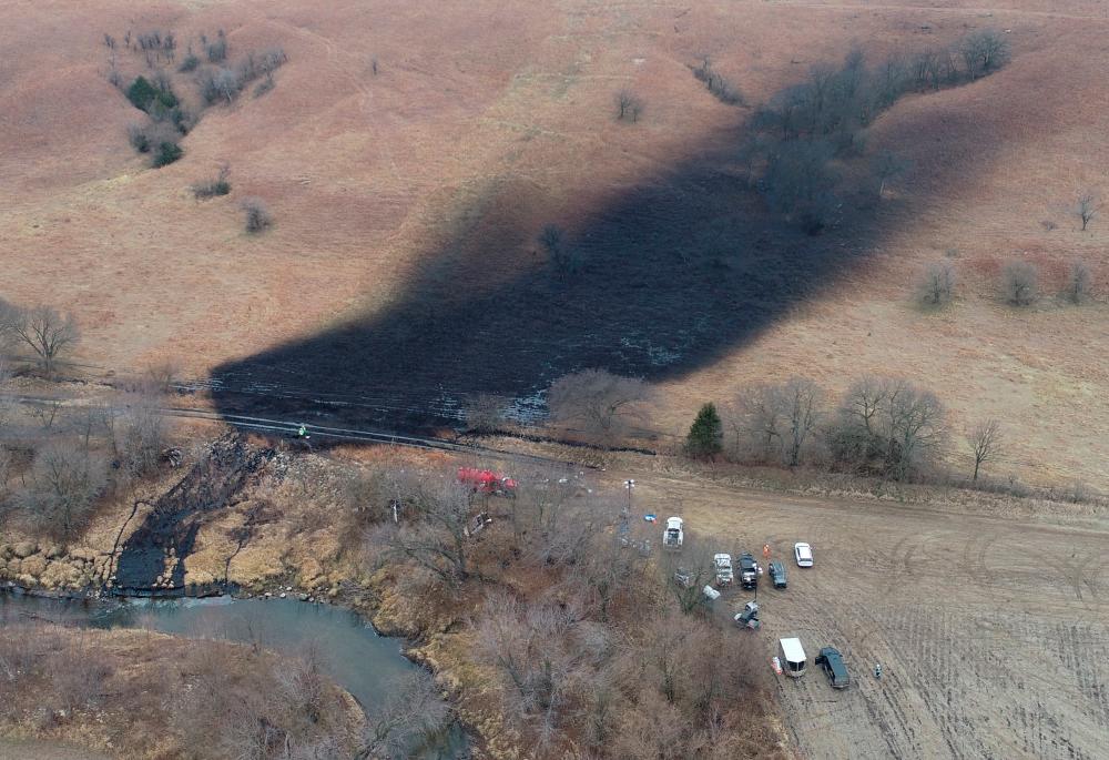 Emergency crews work to clean up the largest U.S. crude oil spill in nearly a decade, following the leak at the pipeline operated by TC Energy in rural Washington County, Kansas, U.S., December 9, 2022/REUTERSPix