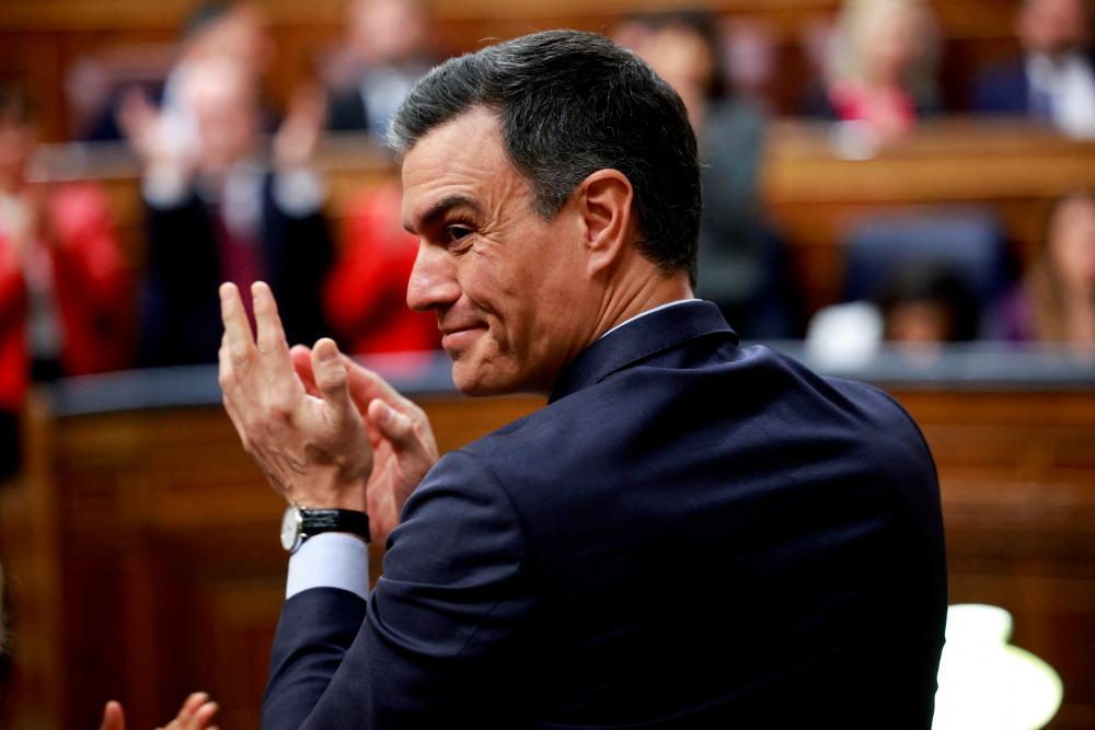 Spain’s Prime Minister Pedro Sanchez applauds during a no confidence motion against the government at the parliament in Madrid, Spain, March 22, 2023. REUTERSPIX