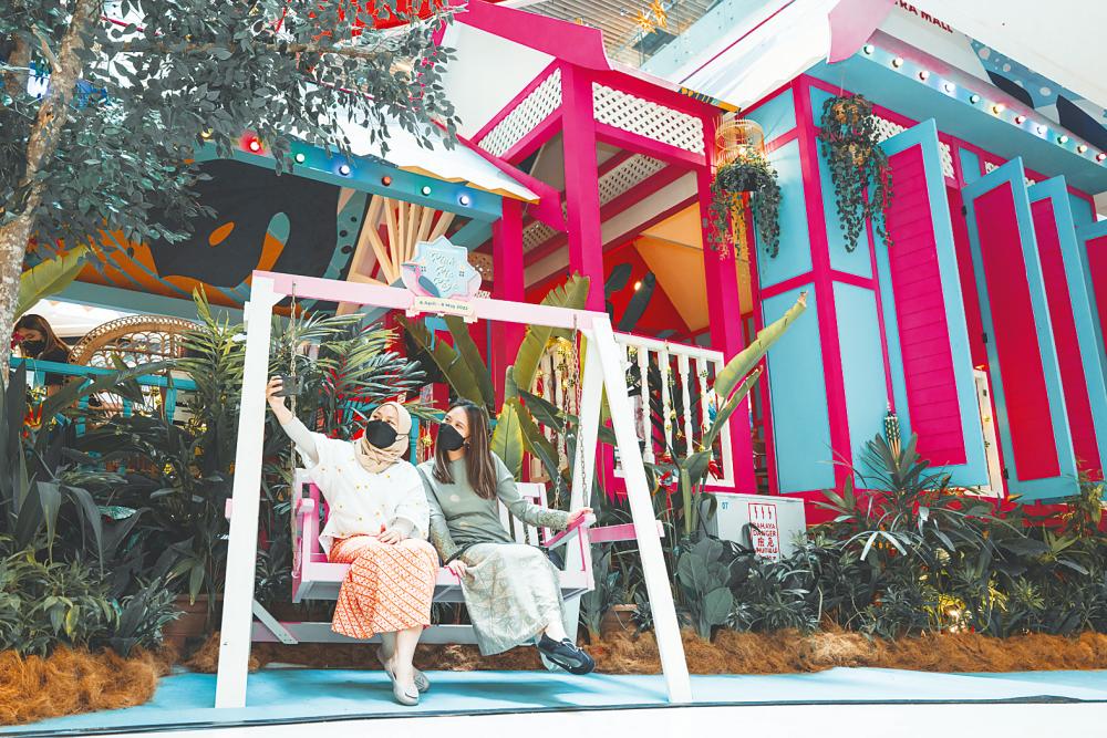 $!Sunway Putra Mall’s rumah kampung decorated with hues of pink and turqoise bringing a cheerful vibe.