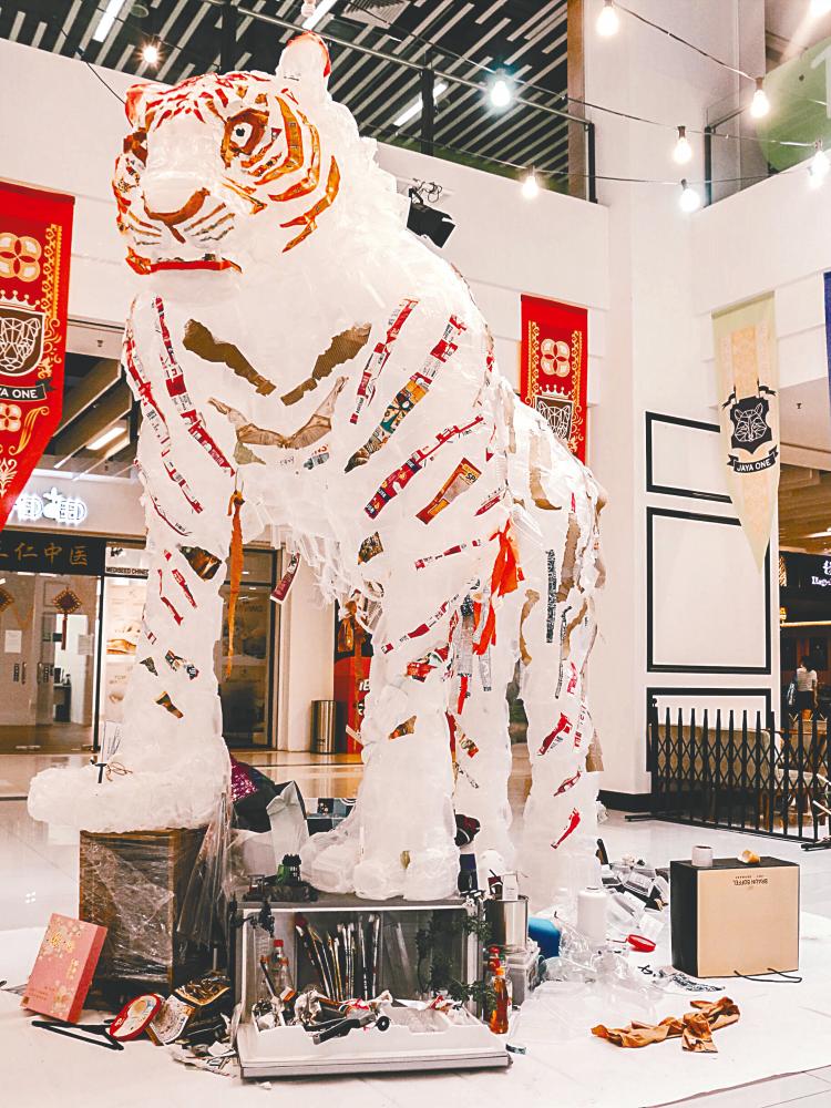 Amazing picture Lee!  The Last Tiger Pride will be on display at The LINC, KL until the end of July.  - CO2