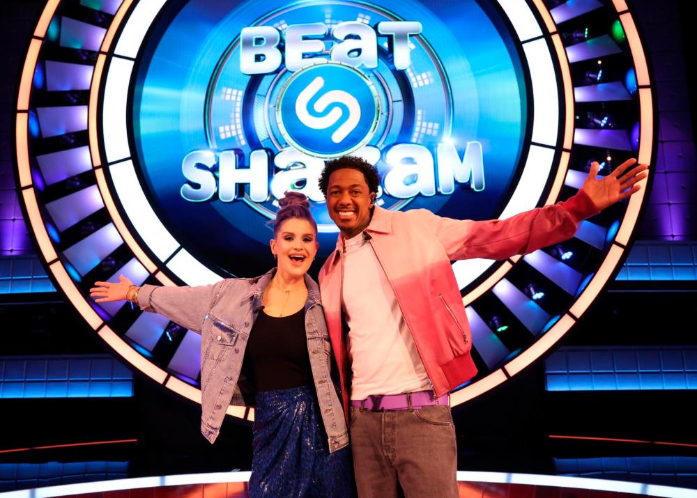 Nick Cannon (right) and DJ Kelly Osbourne hosted the premiere of the sixth season of ‘Beat Shazam’. – TWITTER