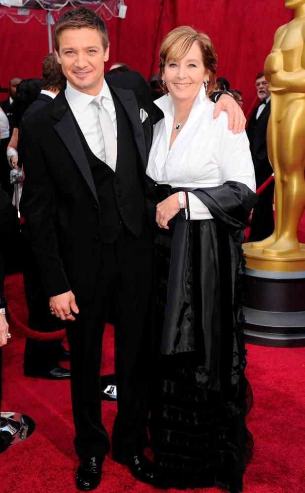Jeremy Renner and his mother Valerie Cearley at the 2008 Academy Awards. – Reuters