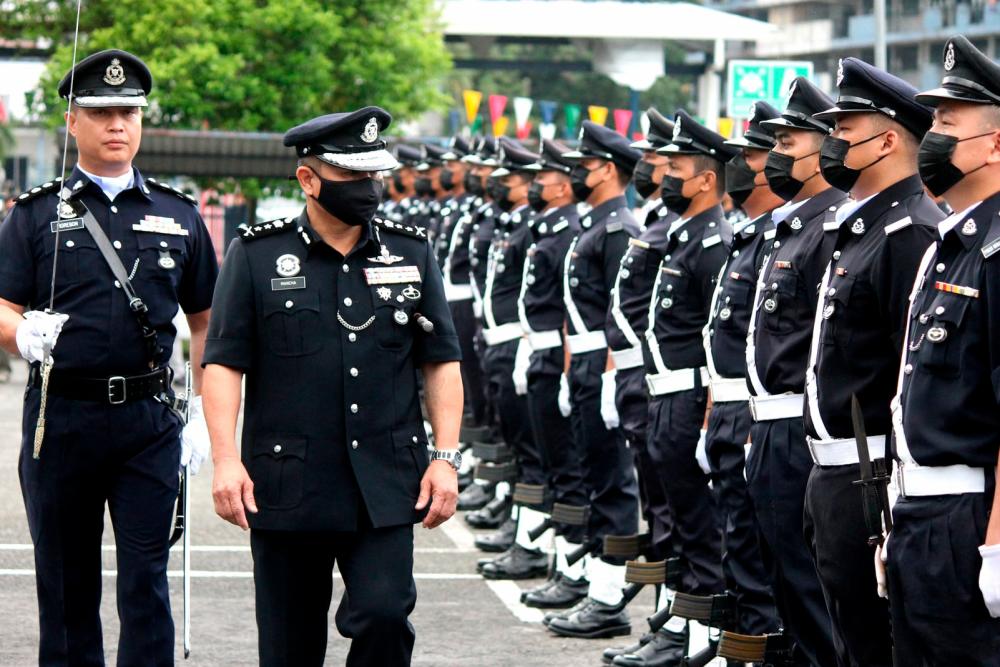 Perbarisan sempena peringatan Hari Polis Ke-125 Peringkat Kontinjen Sarawk. Facebook/Polis Sarawak
