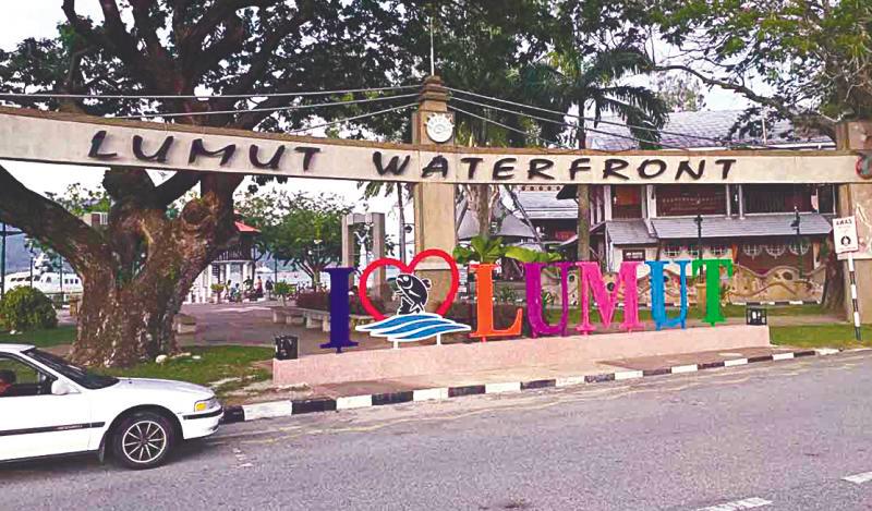 $!Lumut Waterfront hosts many eateries and handicraft shops. – PANGKOR ISLAND