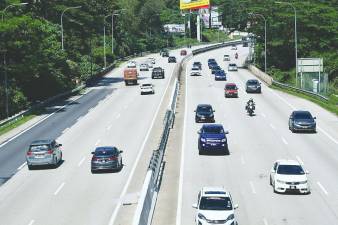 Noticeably less traffic on the highways during MCO 2.0. MARC expects another round of fiscal stimulus this year. – BERNAMAPIX