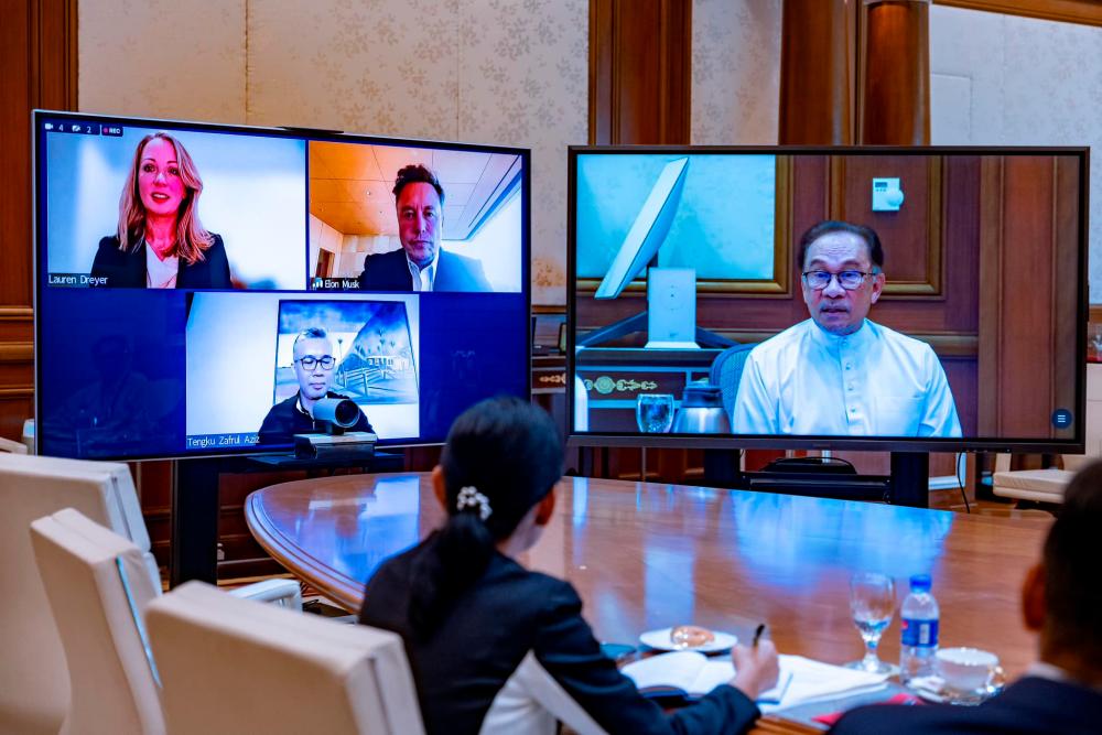 Anwar, ministers hold virtual meeting with Elon Musk