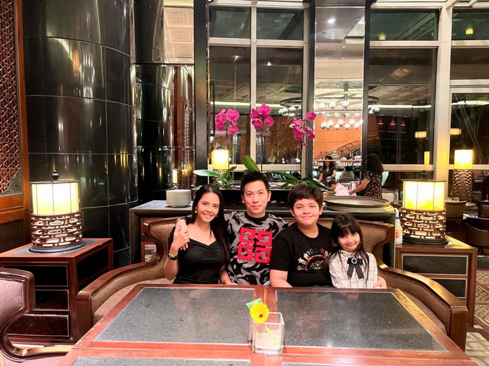 $!Lam with his wife and beloved children.