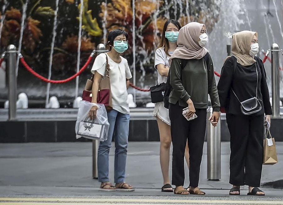 People wearing face mask during Covid 19 at Jalan Bukit Bintang, Kuala Lumpur. — Sunpix by Adib Rawi