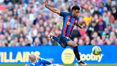 Barca drop points in heated Catalan derby