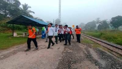 Students in Kampung Kuala Gris, Kelantan were forced to miss the first day of school when the train missed their station.