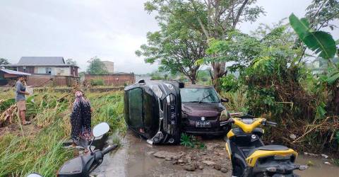 Flash floods cause havoc in Indonesia’s South Sulawesi