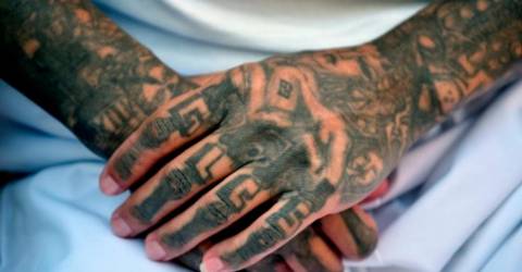Salvadoran ex-gang members dream of removing telltale tats