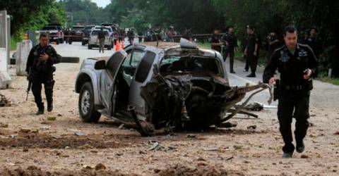 Des attentats à la bombe frappent le sud de la Thaïlande ;  deux morts dans une descente de police
