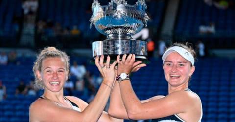 Krejcikova et Siniakova remportent le double féminin de l’Open d’Australie