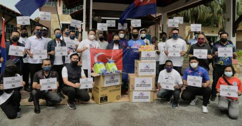 Johor envoie des volontaires du Sud pour aider les victimes des inondations de Hulu Langat