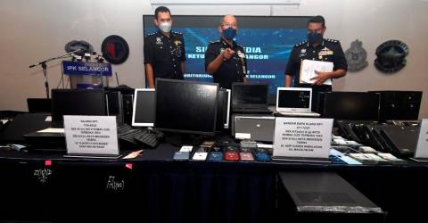 La police arrête 10 membres d’un syndicat de jeu en ligne à Klang