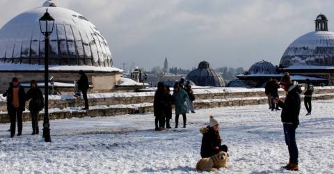 L’aéroport d’Istanbul fermé au milieu des ravages de la neige dans le sud-est de l’Europe