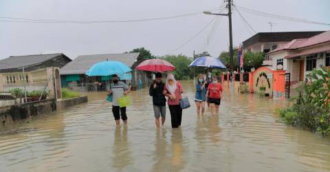Hampir 2.000 orang mengungsi saat banjir memburuk di Segamat