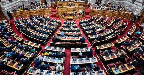 Greek government survives no-confidence vote