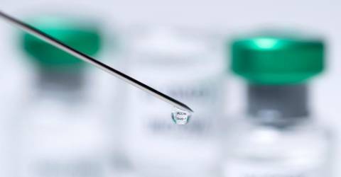 Israël teste la 4e dose de vaccin Covid et attend le feu vert du ministère