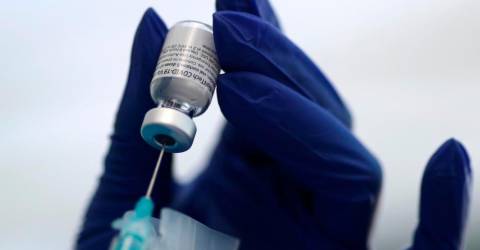 Senat Prancis menyetujui langkah-langkah Covid terbaru dan izin vaksin