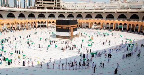 السعودية توافق على السماح لحجاج ماليزيا بالسفر إلى مكة