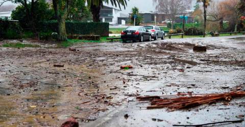 2 dead, 2 missing after heavy New Zealand flooding