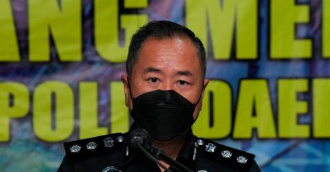 Tiga pria ditangkap seharga RM100,000 sebulan