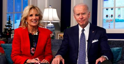 L’appelant se moque de Biden lors d’un événement de Noël à la Maison Blanche