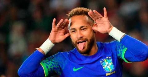 Brazilian football star Neymar backs Bolsonaro ahead of Sunday vote